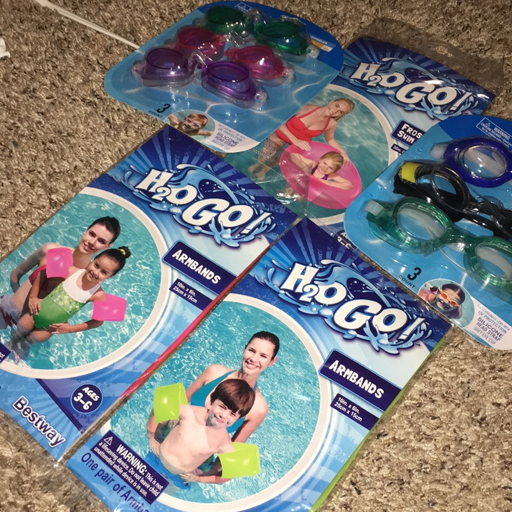 Armbands, goggles, & swim ring bundle